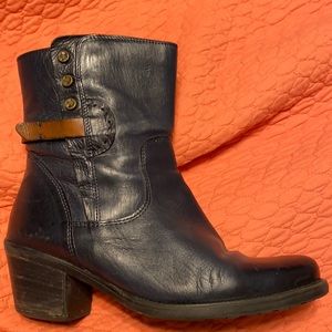 Clarks heeled zip up boots, size 10, blue.